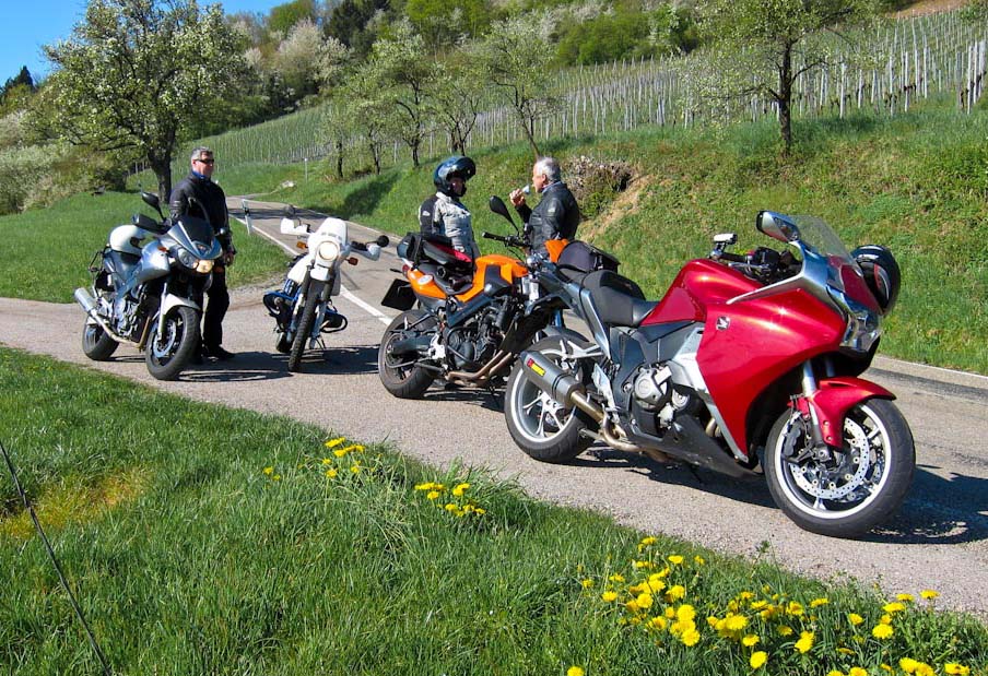 Kurze Pause in den Weinbergen.